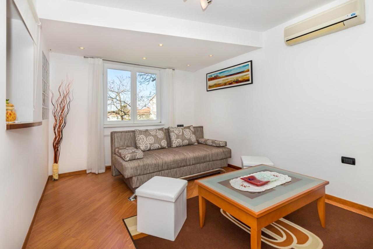 Apartments Ada Near The Sea 波雷奇 外观 照片
