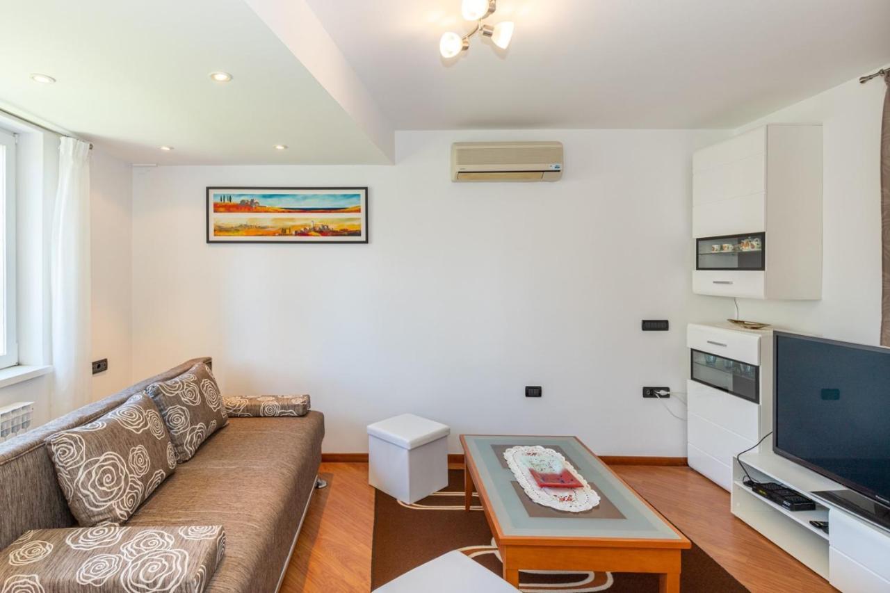 Apartments Ada Near The Sea 波雷奇 外观 照片